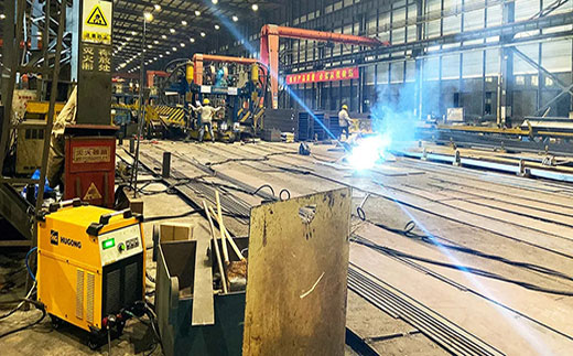 BBIN宝盈集团数字化等离子切割+碳弧气刨两用机LGB 120B使用现场