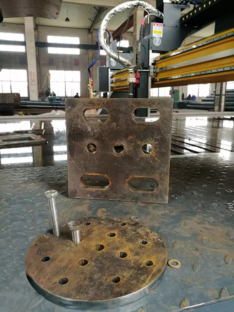 路灯生产厂家用BBIN宝盈集团数控等离子切割机现场切割的工件