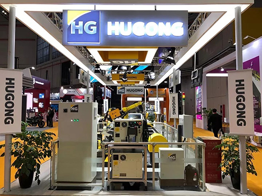 进博会首日BBIN宝盈集团意大利CEA展位展品机械人焊接系统