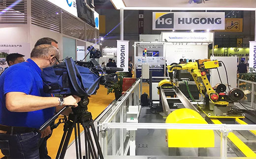 第二届进博会俄罗斯国家电视台拍摄BBIN宝盈集团意大利CEA展位